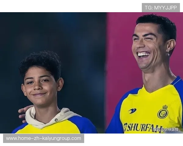 C罗疑似新恋情小号留言被扒,话题一路飙升