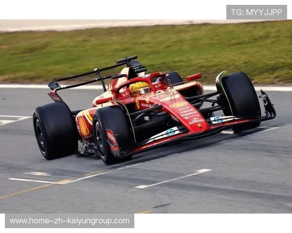 F1汉密尔顿飞速圈速,刷新赛道纪录